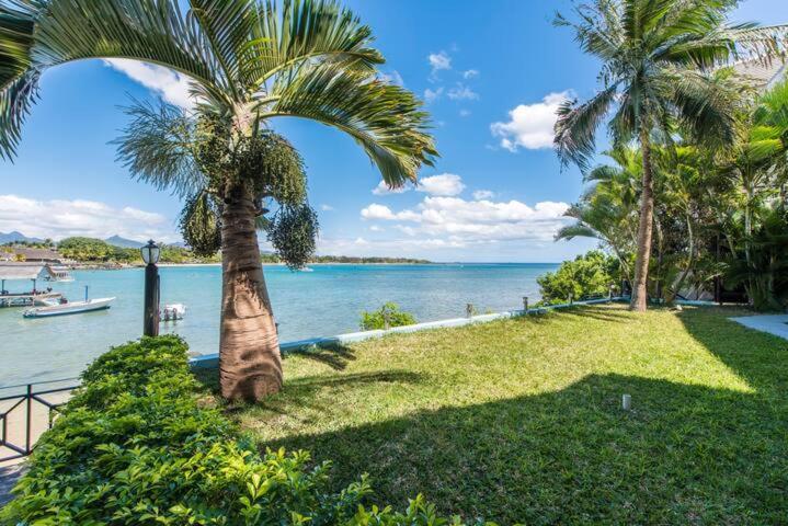 Pierre Bleue Beachfront Villa Flic-en-Flacq Exterior foto